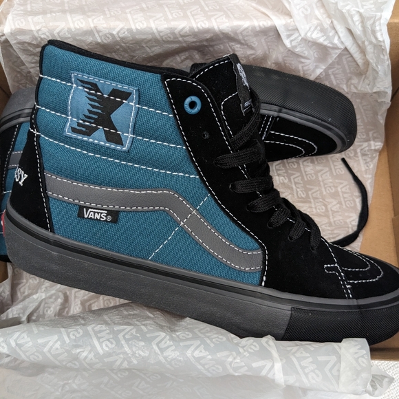Vans x Sci-fi Fantasy Sk8-Hi Pro - Picture 1 of 8